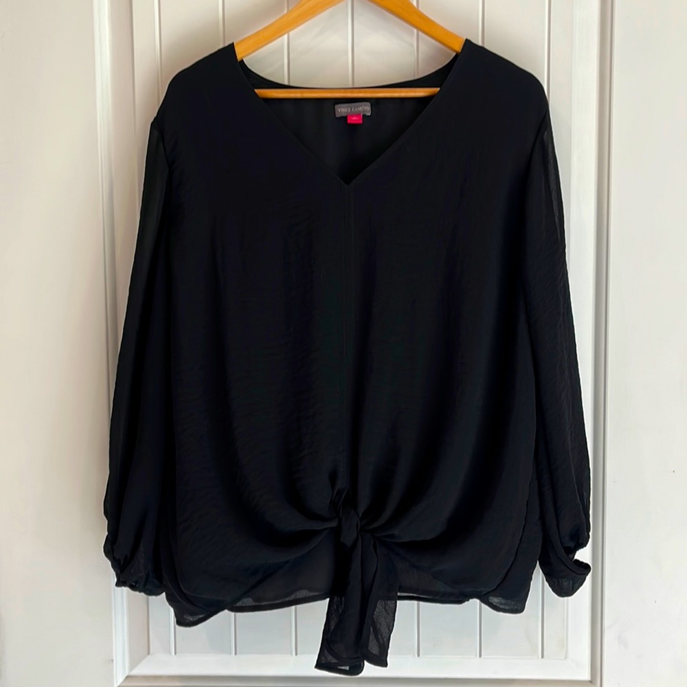 Vince Camuto Tie front black top size 1X